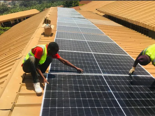 Pose de panneaux solaires en toiture